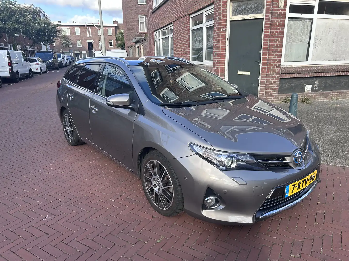 Toyota Auris 1.8 VVT-i Hybrid Automatik Touring Sports Executiv - 1