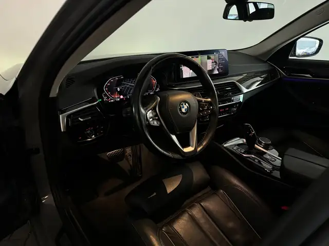 BMW 5 Series view 9