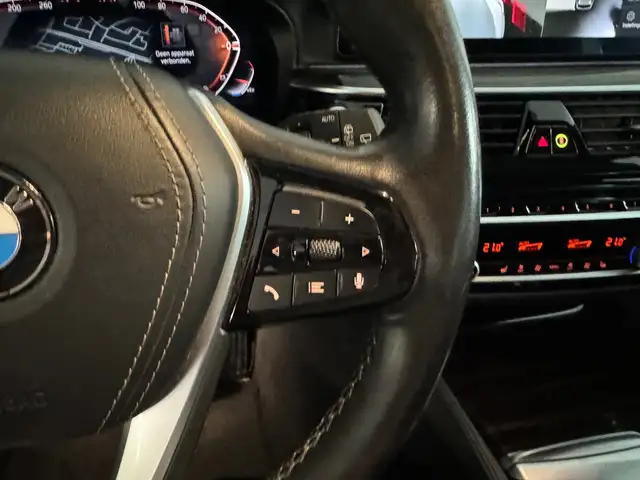 BMW 5 Series view 13