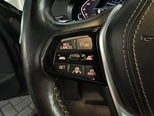 BMW 5 Series view 12