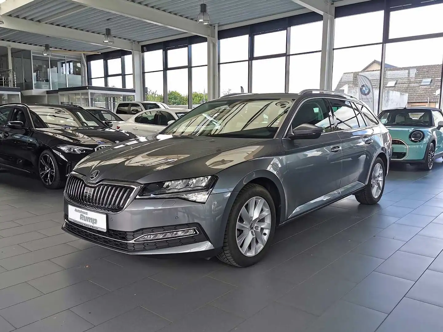 Skoda Superb Combi Leder/LED/RFK/SHZ Gris - 1