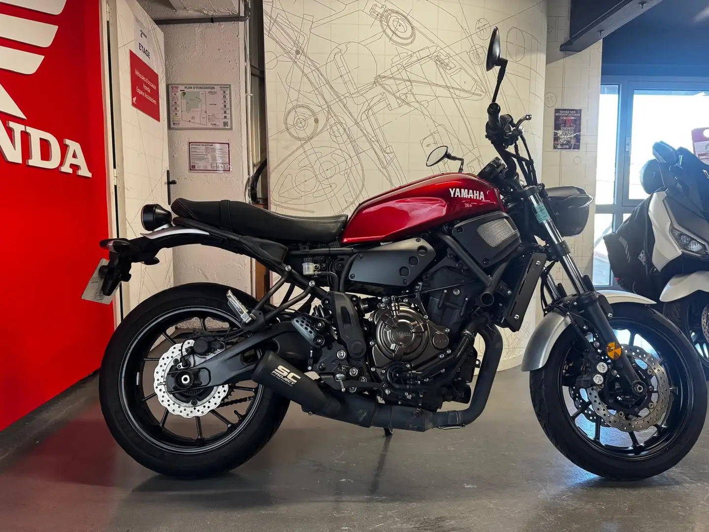 Yamaha XSR 700 Rouge - 2