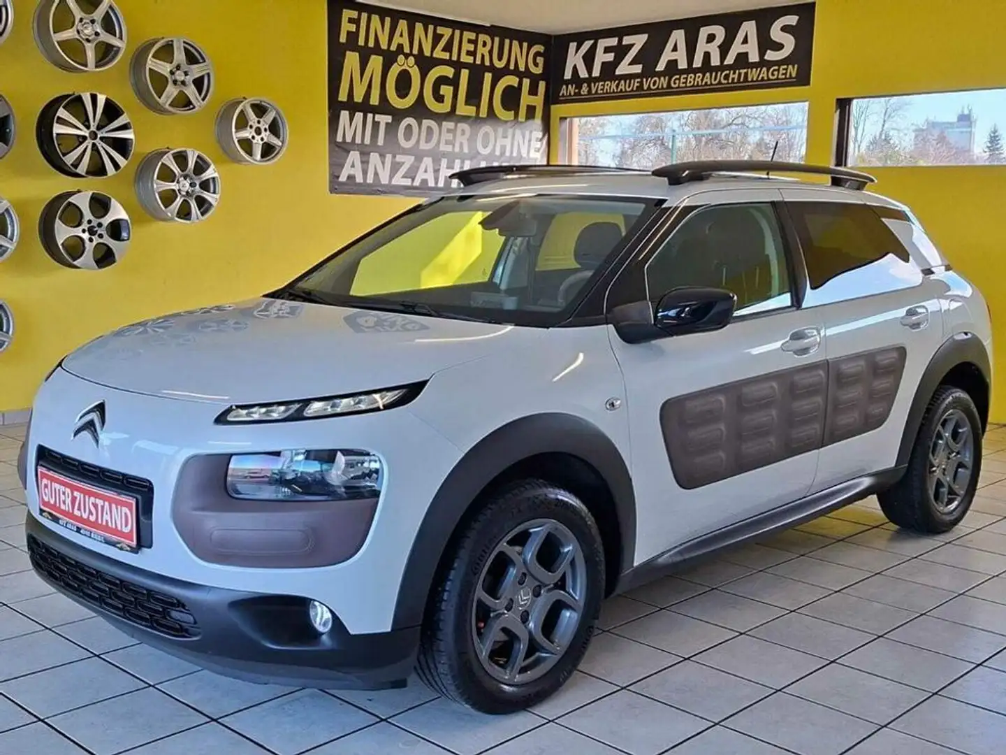 Citroen C4 Cactus Shine 1.BESITZ, NAVI, KLIMA, SIZTHEIZUNG Weiß - 1