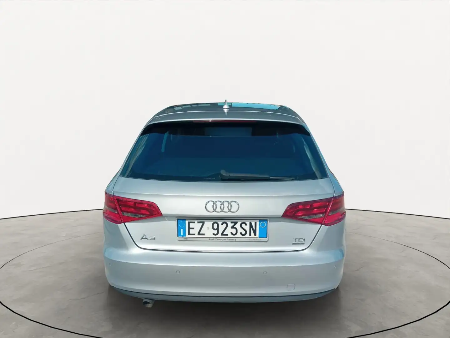 Audi A3 Sportback 1.6 tdi Admired 110cv E6 Silber - 2