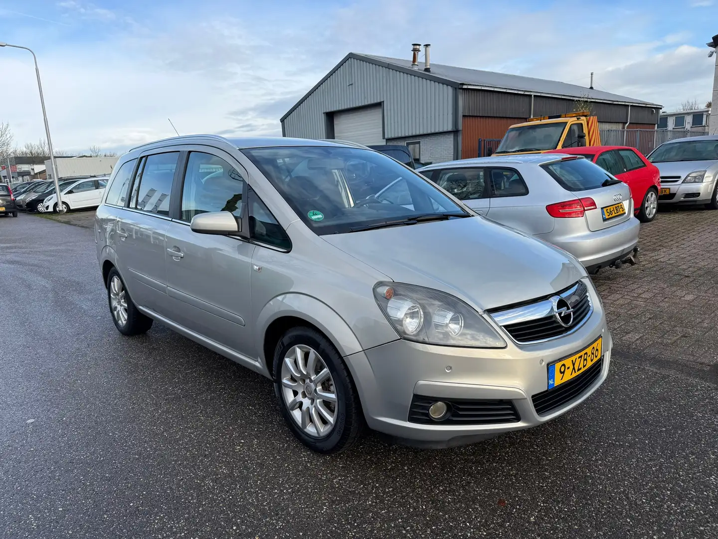 Opel Zafira 1.8 Executive 7- Pers. NAV.+ Airco Bj:2007 Grijs - 2