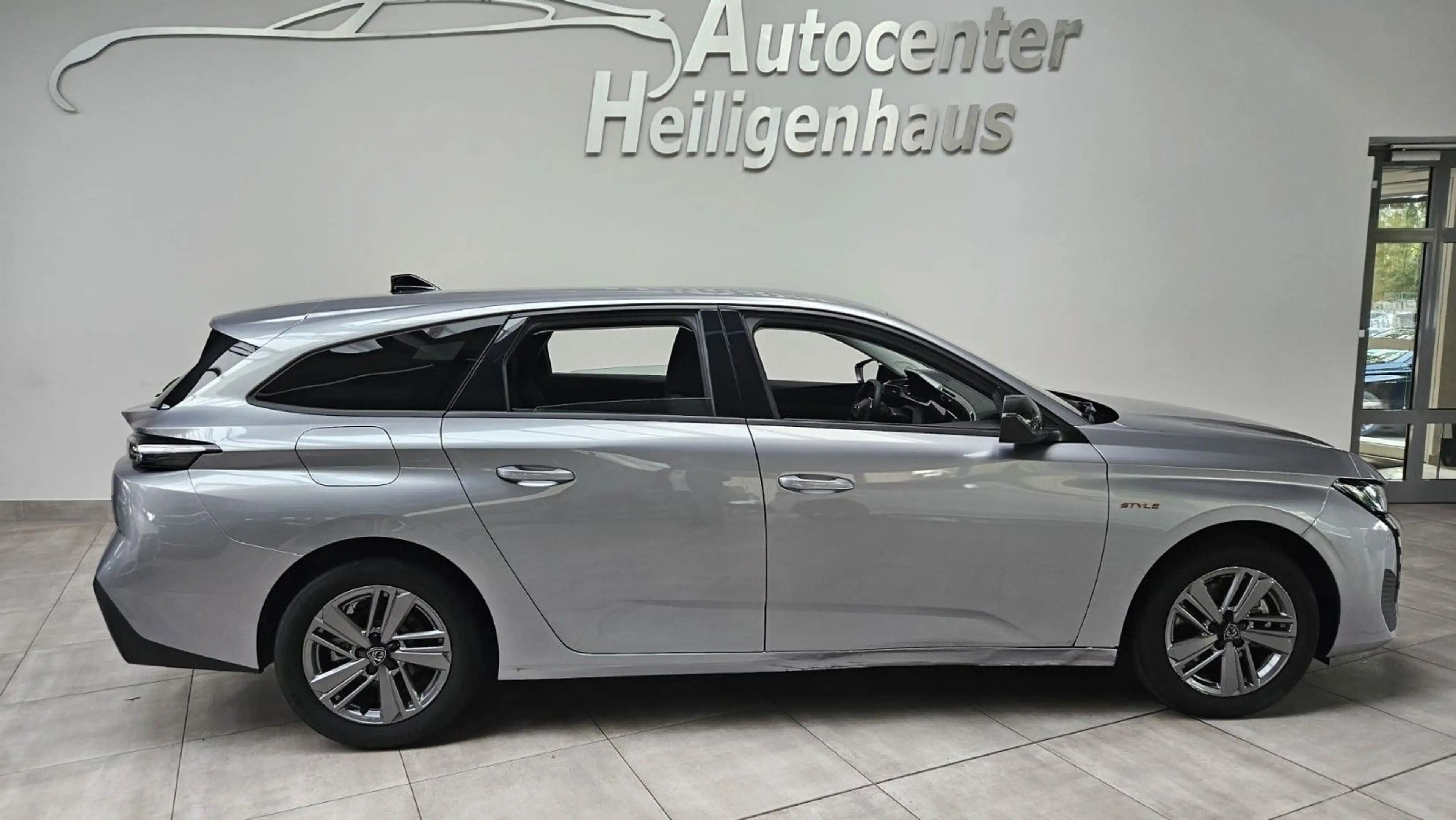 Peugeot 308 SW Hybrid 136 Style LED ACC Navi AppleCaPlay — photo 3