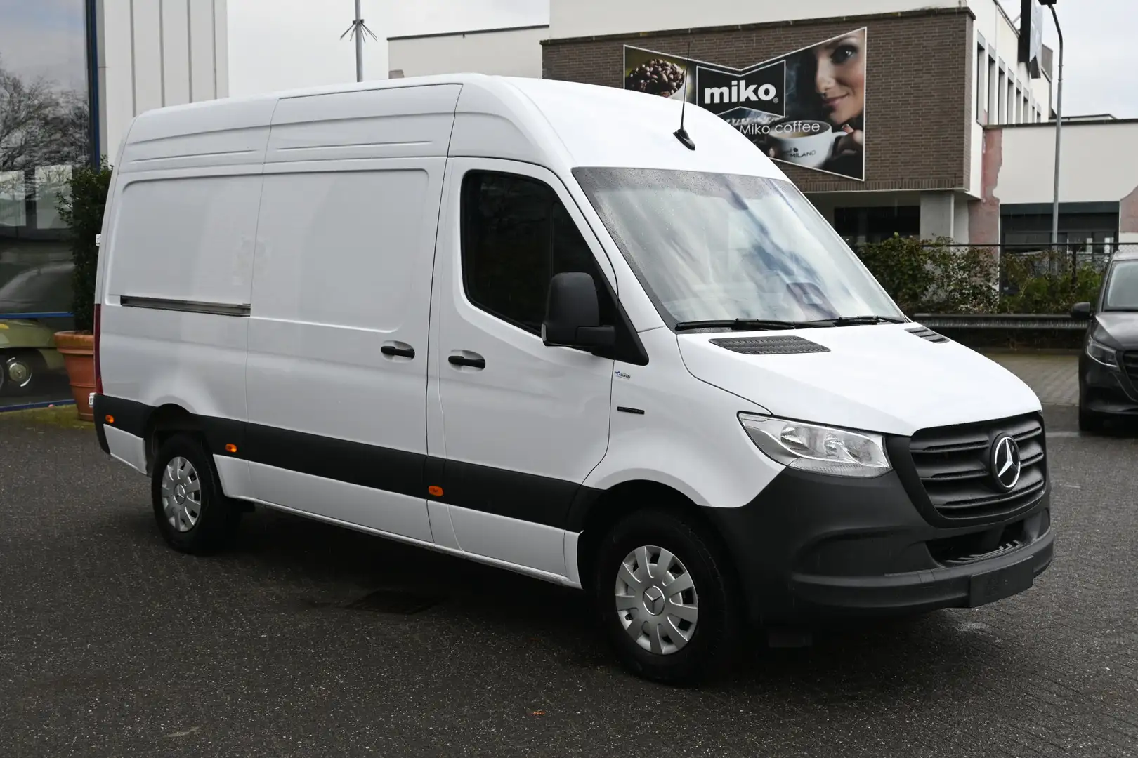 Mercedes-Benz 320 eSprinter L2H2 Pro 81kWh Snellader, Navigatie, Tre Blanco - 2