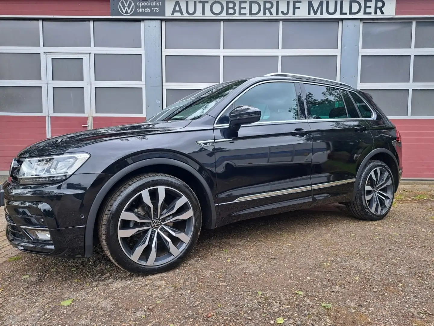 Volkswagen Tiguan 1.5 TSI ACT 150 Pk R-Line (3x) Highline Business D Schwarz - 1