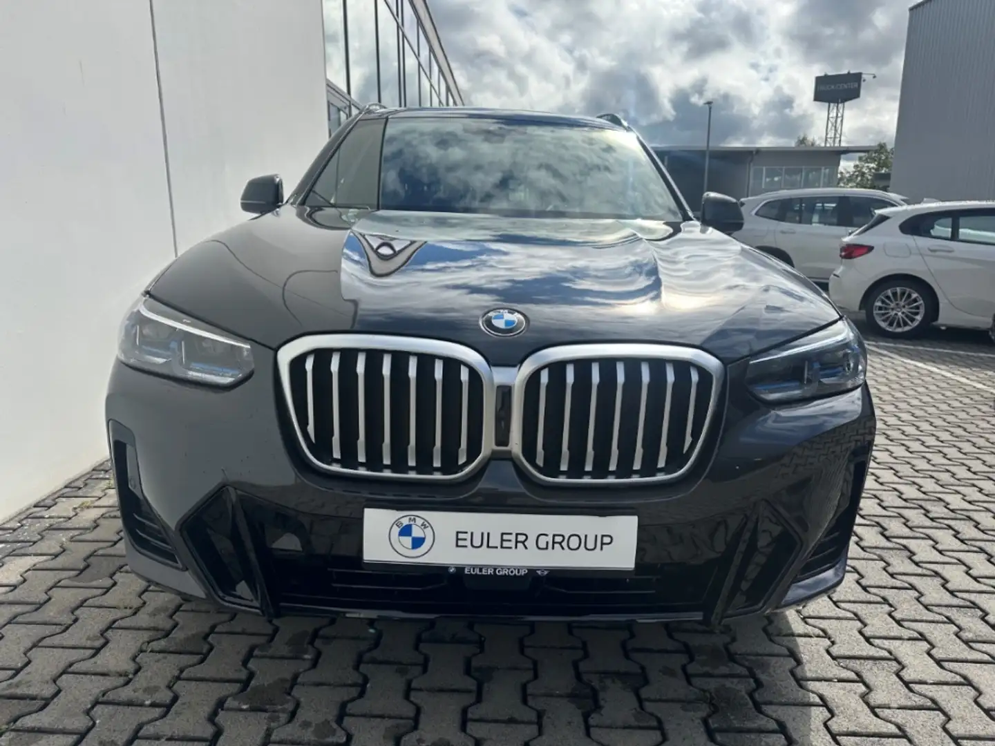 BMW X3 20dA M-Sport 19'' Pano AHK Laser AdF.werk H/K Park Grau - 2
