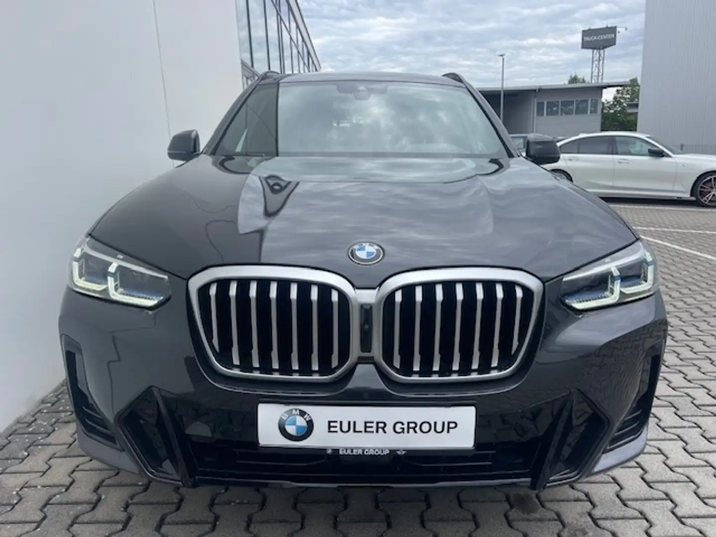 BMW X3 20dA M-Sport 19'' Pano AHK Laser AdF.werk H/K Park Grau - 2