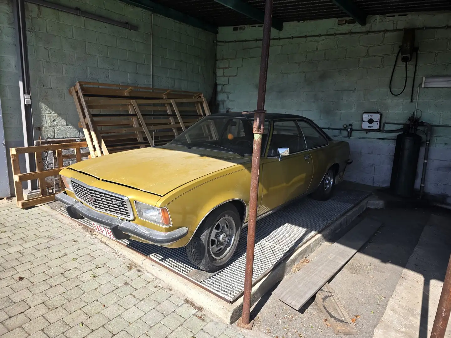 Opel Commodore - 1