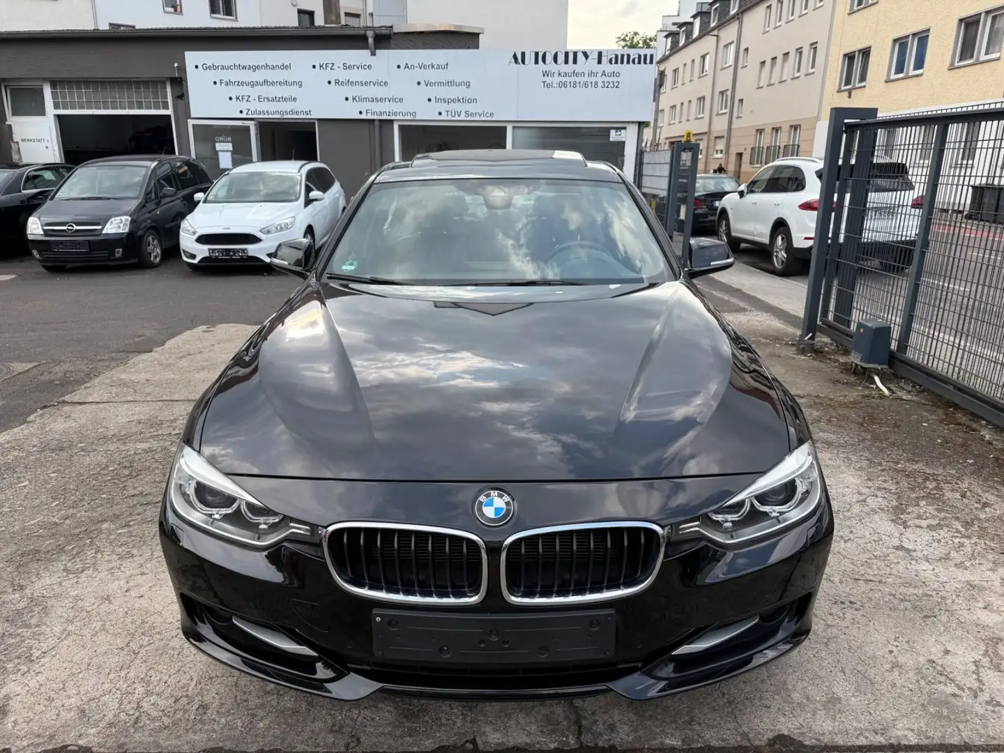 BMW 318 d Lim. Sportline Navi*Leder*Scheck*SHZ*S-Dach Schwarz - 1