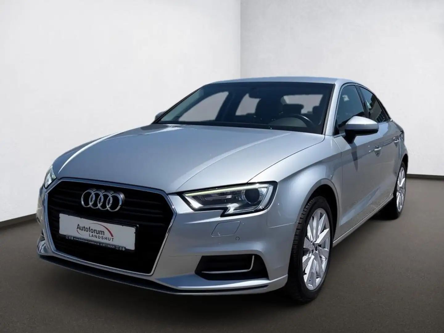 Audi A3 35 TDI Limousine design AHK*GRA*PDC*NAVI*SHZ Silber - 2