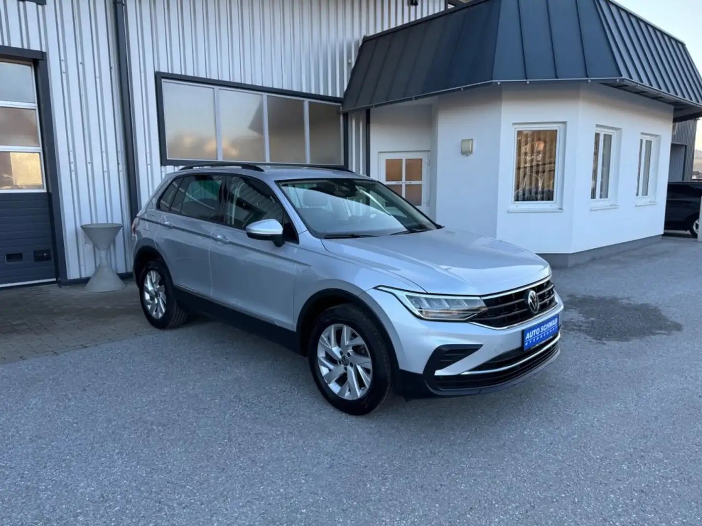Volkswagen Tiguan Life 4-Motion DSG Grau - 1