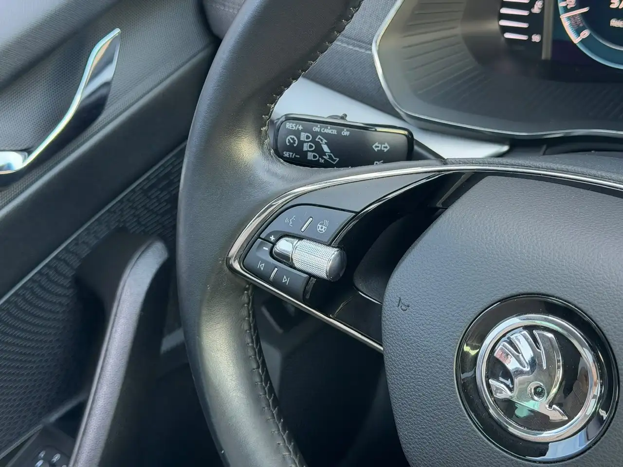 Skoda Octavia Combi First Edition*PANO*TEMP*ELEKTRSITZ, миниатюра 26
