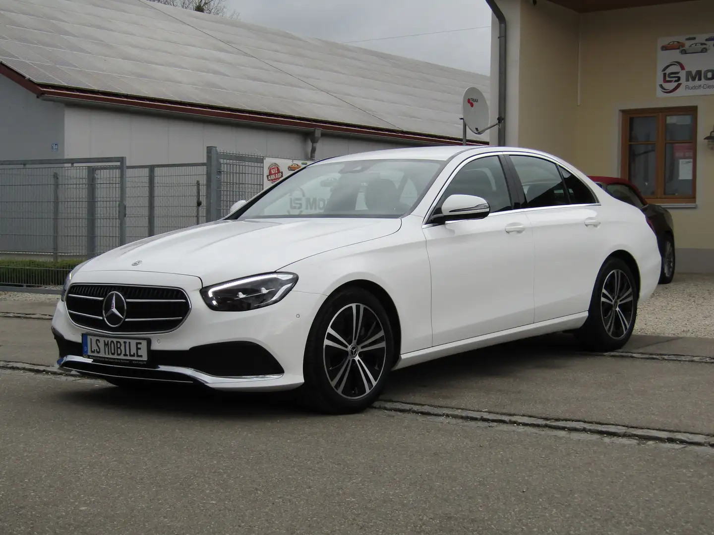 Mercedes-Benz E 220 E 220 d Lim. Avantgarde*RFK*LED*Ambiente*SHZ* Weiß - 2