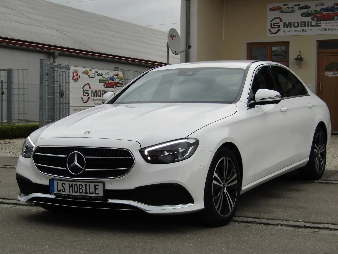 Mercedes-Benz E 220 E 220 d Lim. Avantgarde*RFK*LED*Ambiente*SHZ* Weiß - 1
