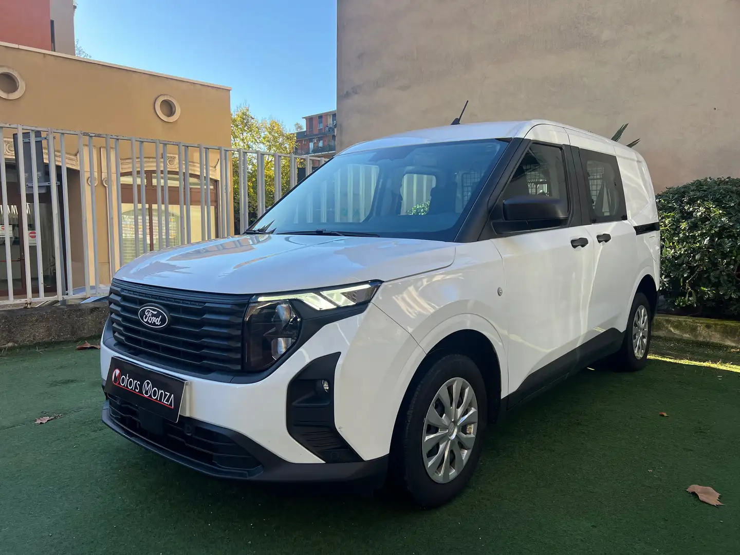 Ford Transit Courier titanium #19900+iva# - 2