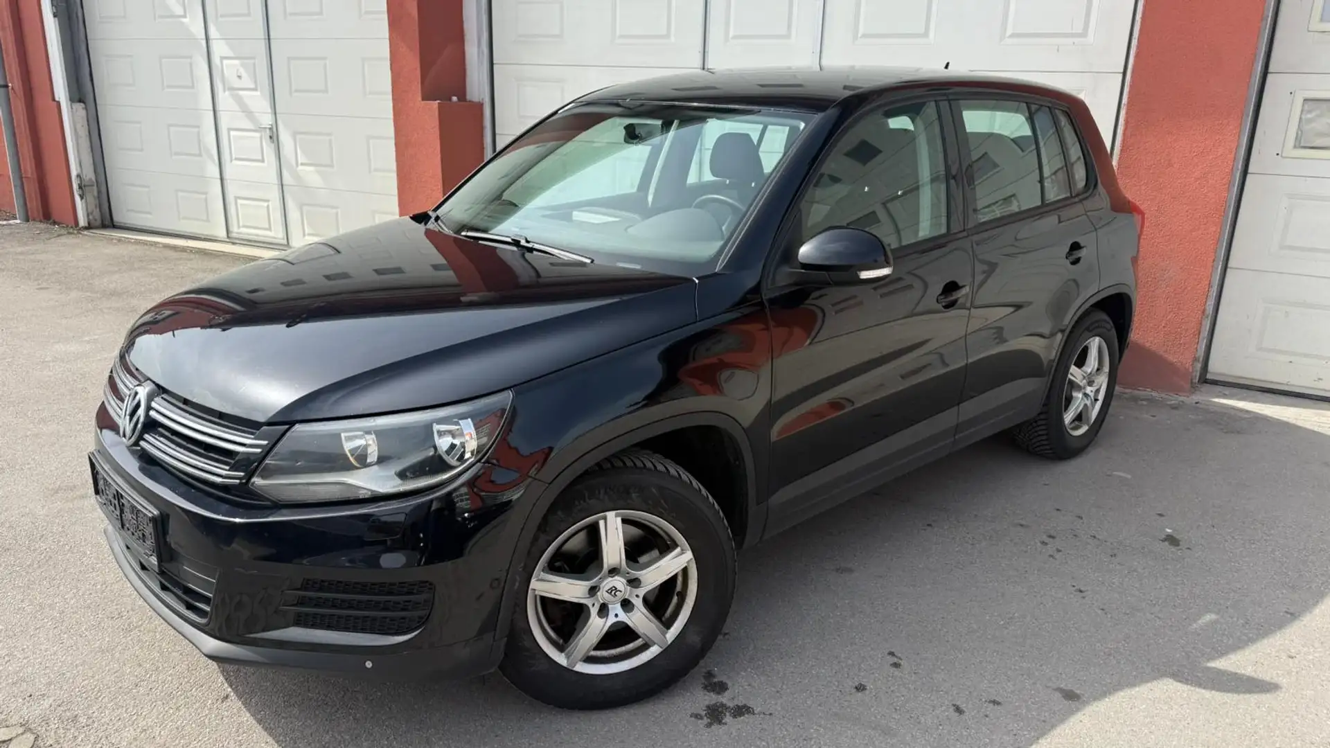 Volkswagen Tiguan 2,0 TDI Trend&Fun BMT DPF *Pickerl NEU* Schwarz - 1