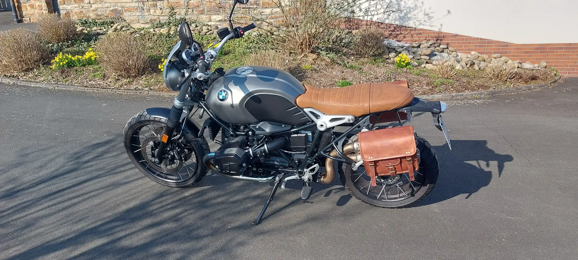 BMW R nineT Scrambler Argintiu - 1