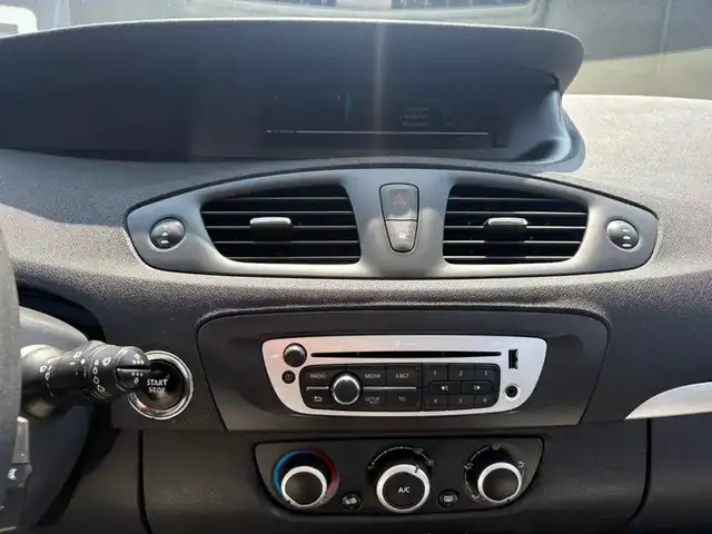 Renault Scenic view 13
