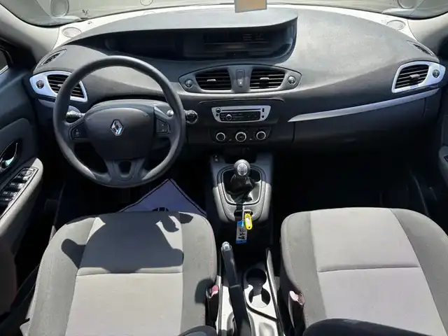 Renault Scenic view 11