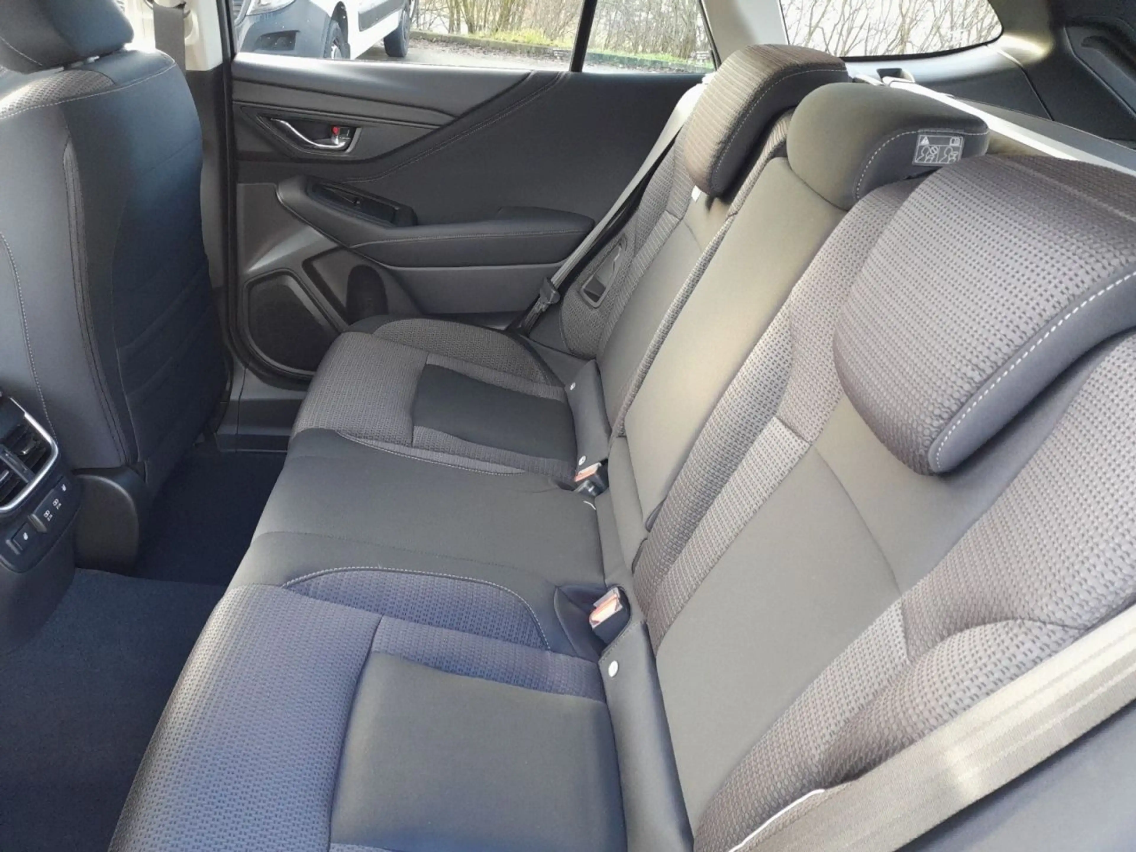 Subaru OUTBACK Active — photo 10