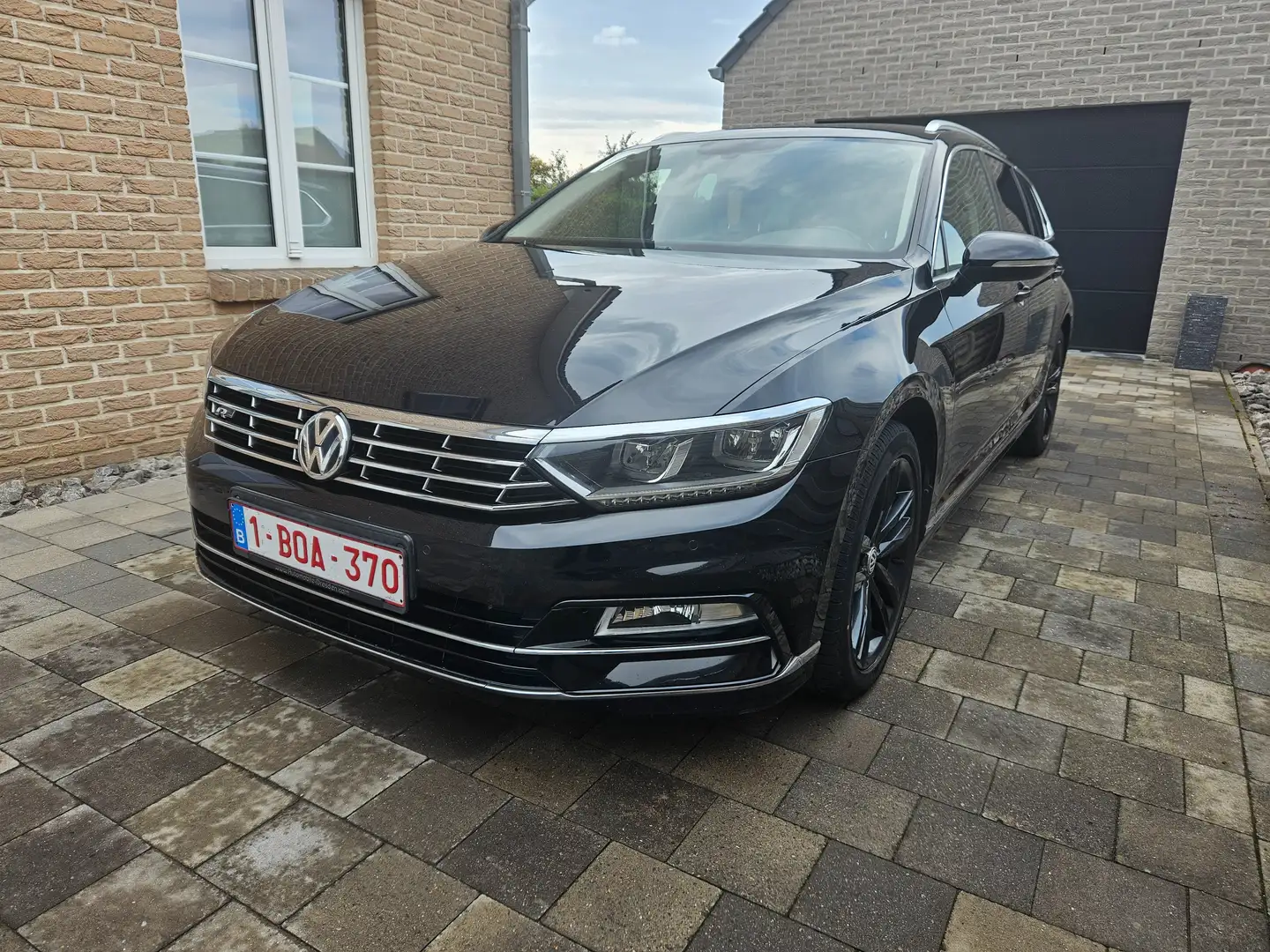 Volkswagen Passat Variant Passat Variant 1.8 TSI R-line Zwart - 2