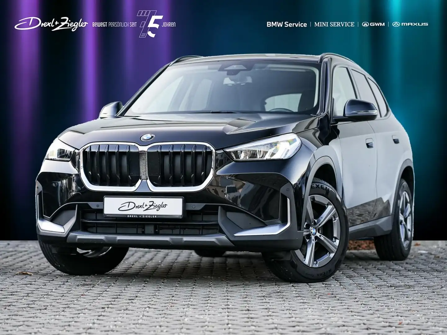 BMW X1 sDrive18i AHK PANO RFK SpSitze LRH TravelPak Schwarz - 1