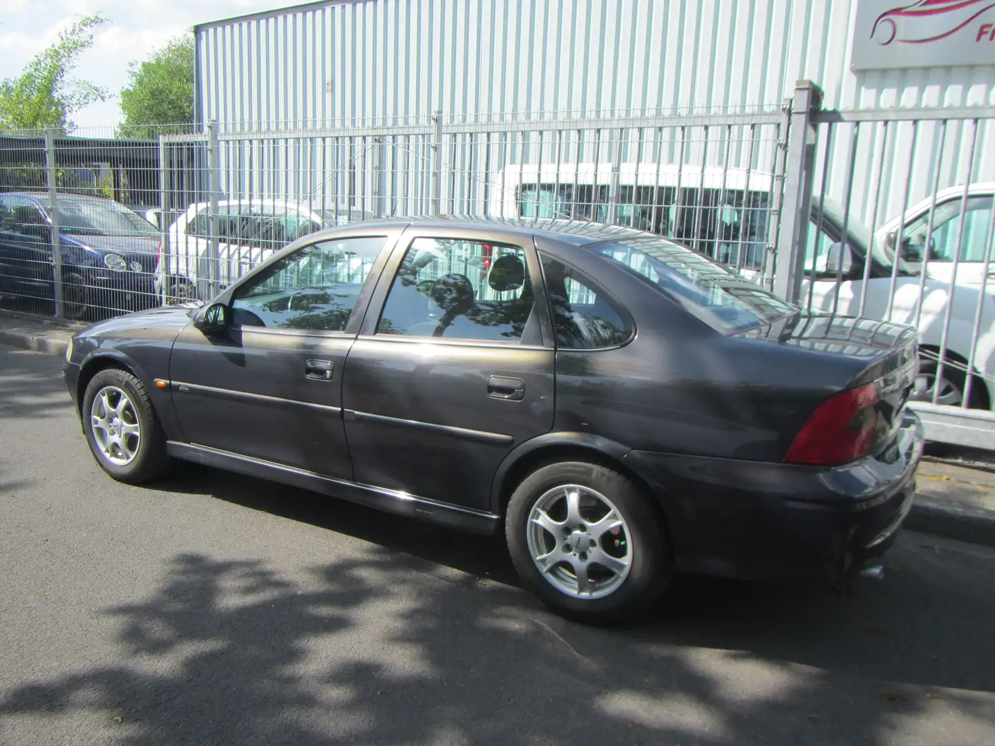 Opel Vectra 2.0 Edition 2000 AUTOMATIK Grey - 2