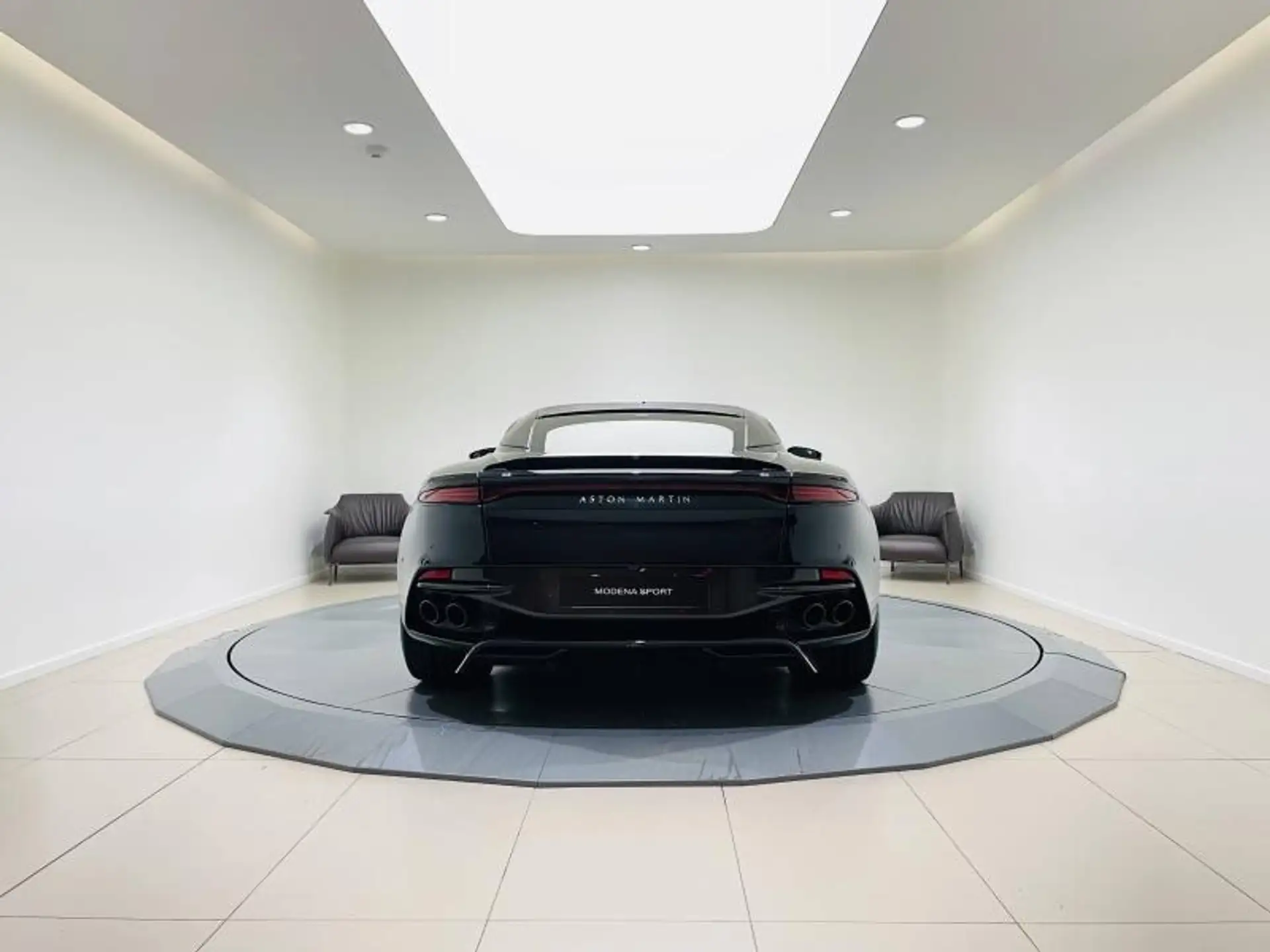 애스턴마틴 DBS Coupe 2020 검정 사진 4