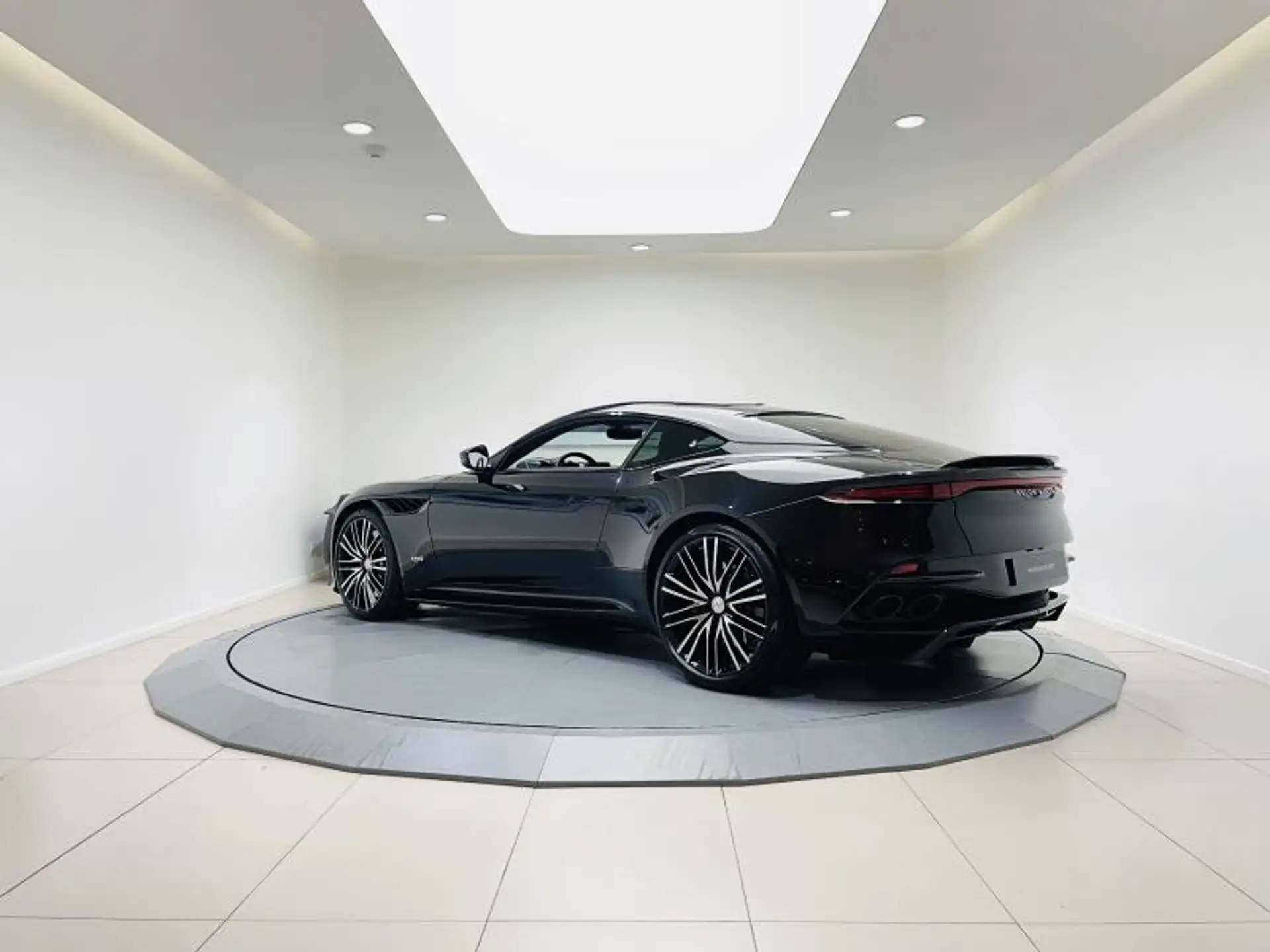 애스턴마틴 DBS Coupe 2020 검정 사진 8