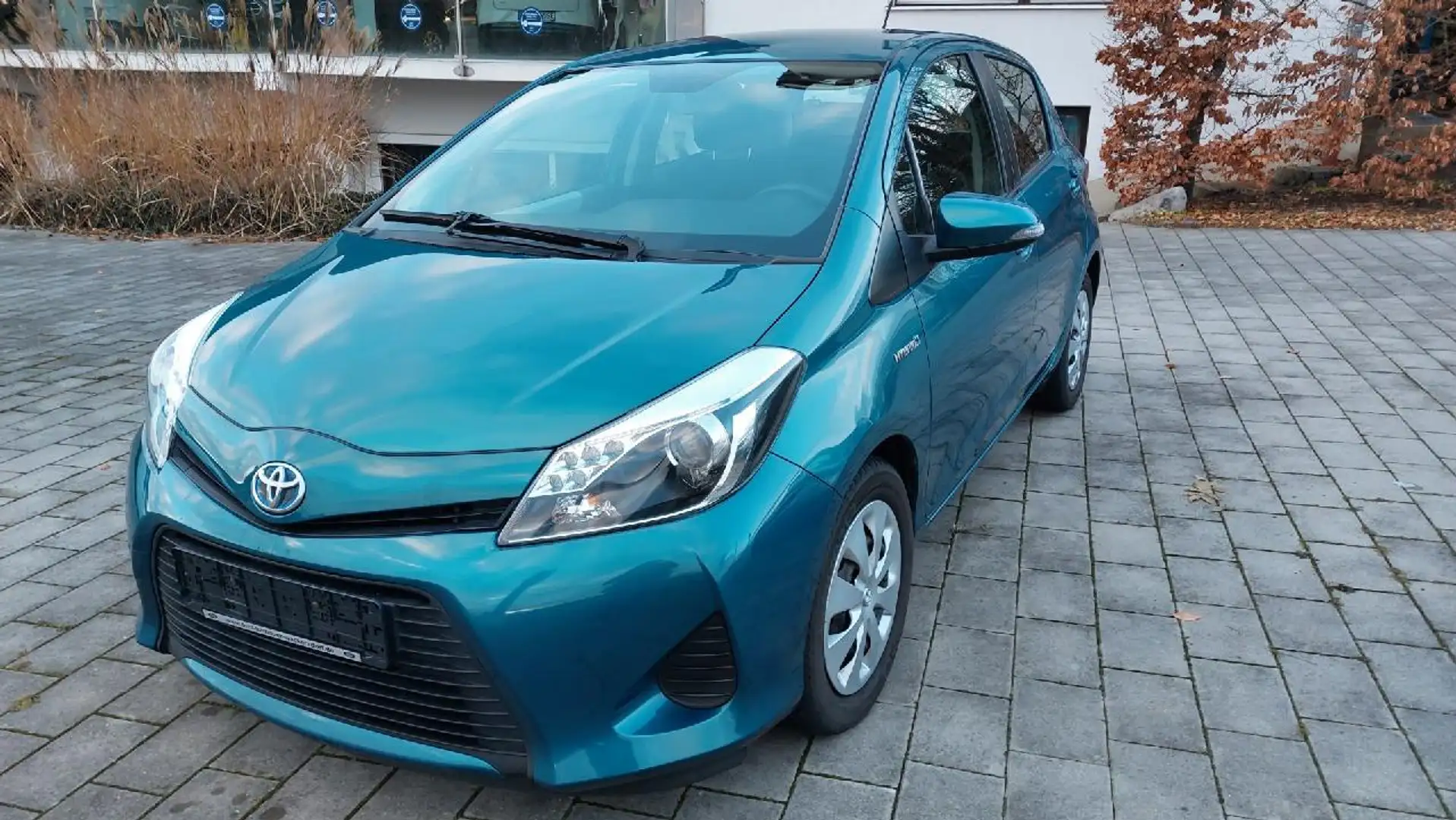 Toyota Yaris Hybrid Life Blau - 1
