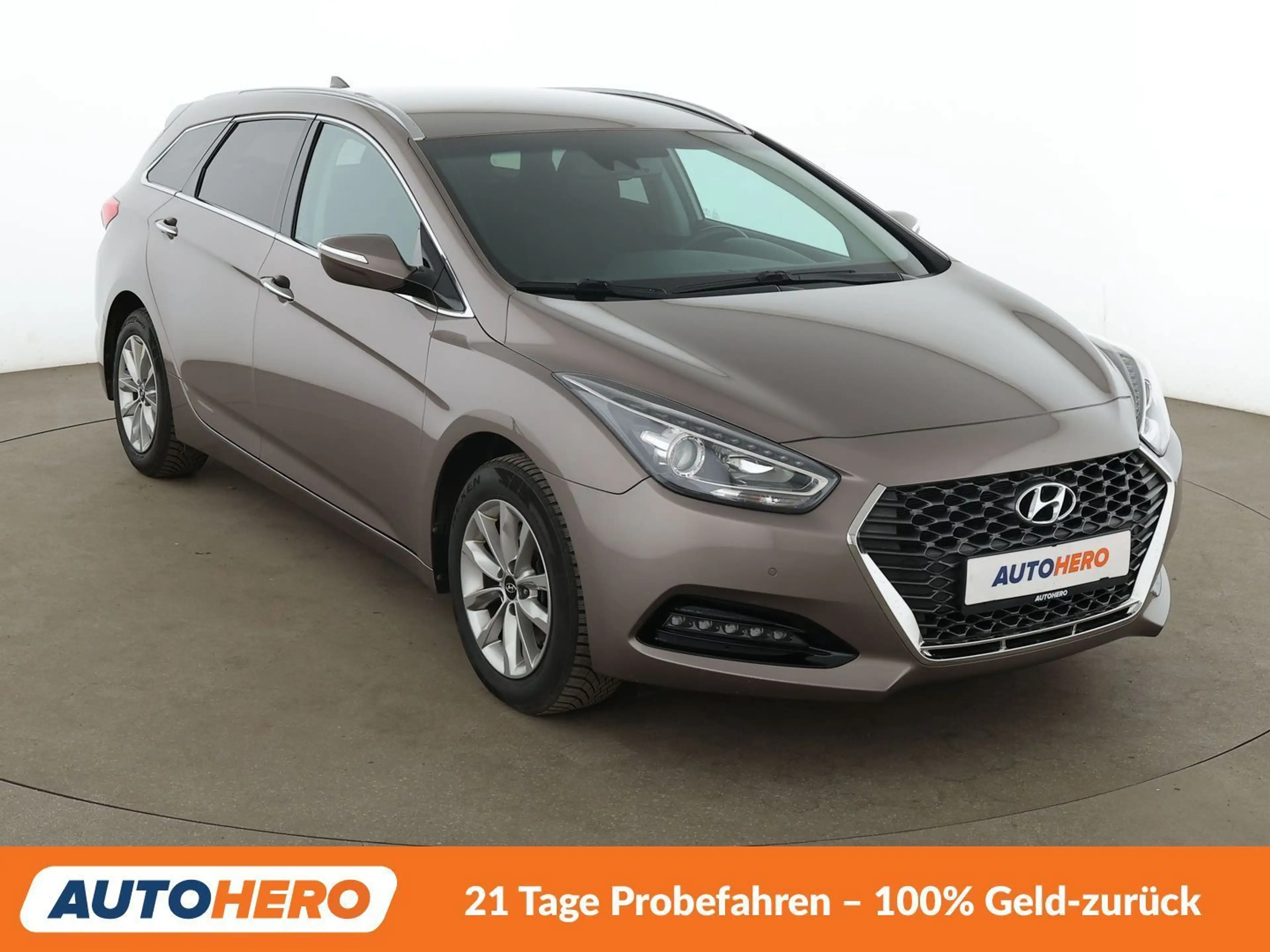 Hyundai i40 1.6 CRDi Space Aut.*TEMP*CAM*PDC*SHZ*ALU*KLIMA* — photo 8