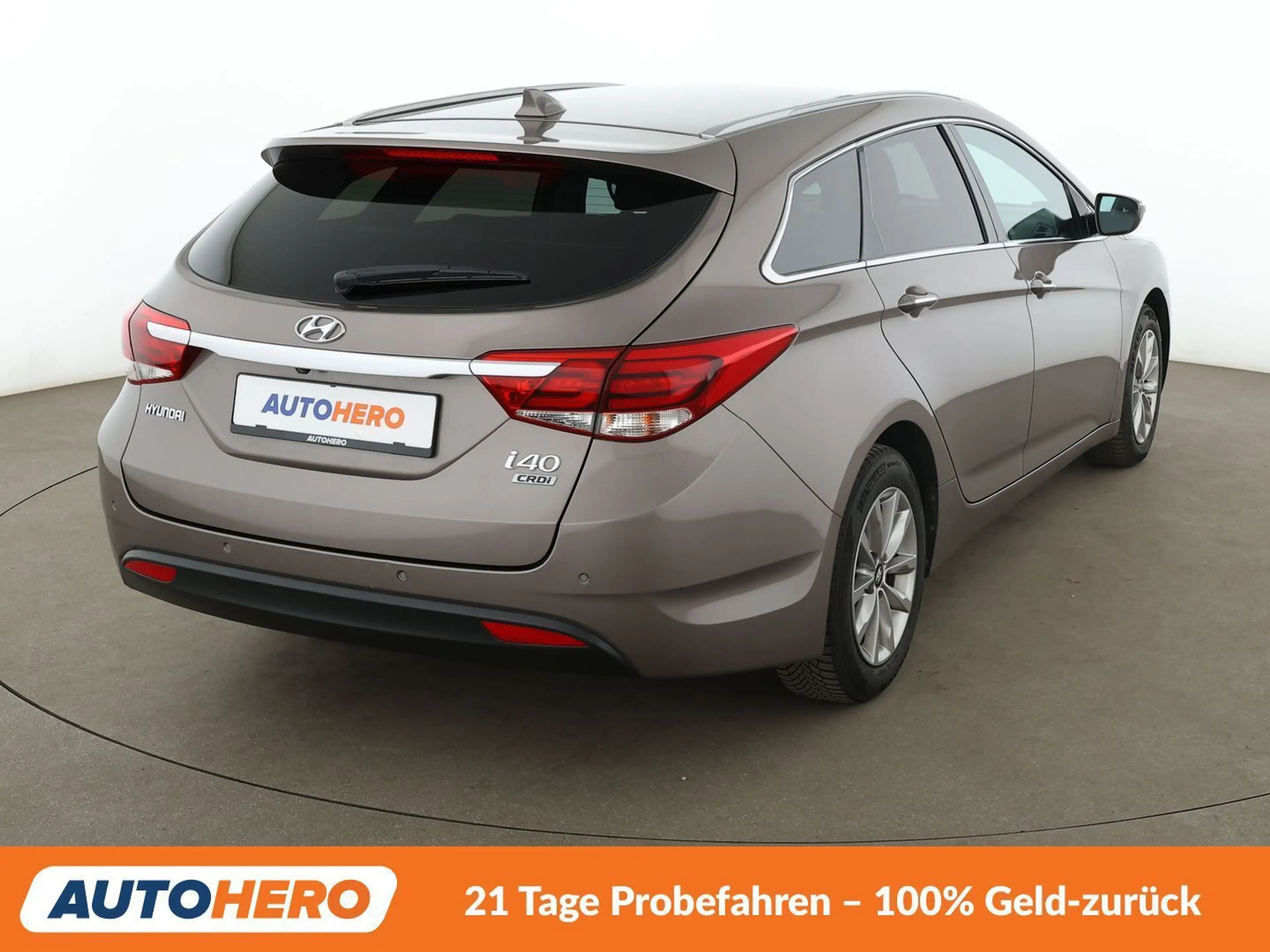Hyundai i40 1.6 CRDi Space Aut.*TEMP*CAM*PDC*SHZ*ALU*KLIMA* — photo 6