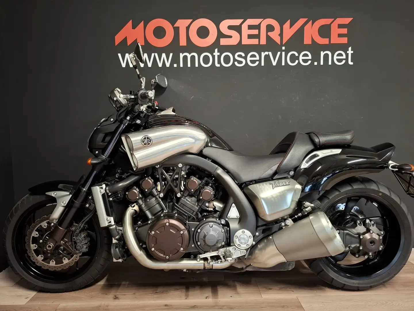 Yamaha Vmax 1700 Negro - 1