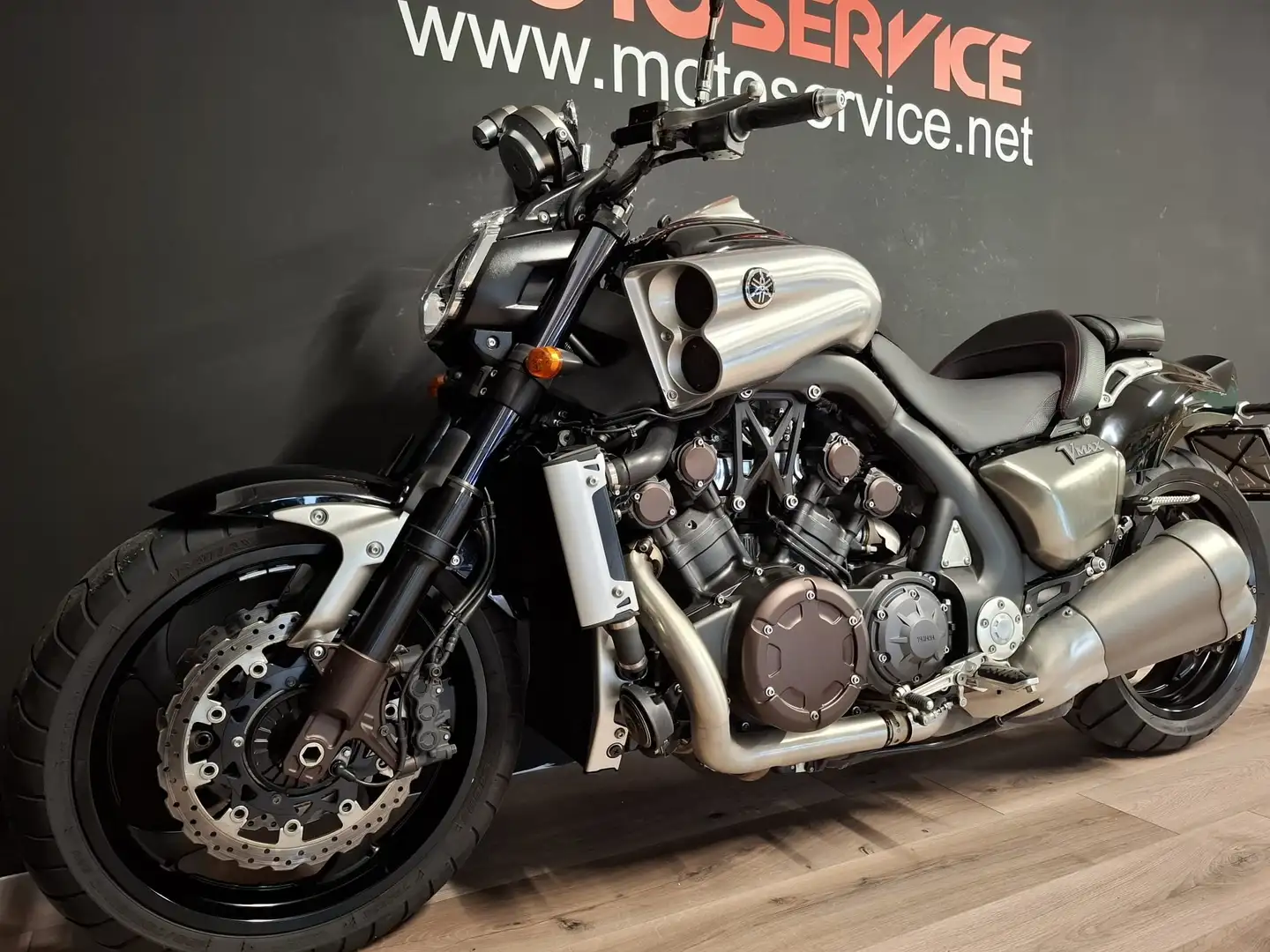 Yamaha Vmax 1700 Negro - 2