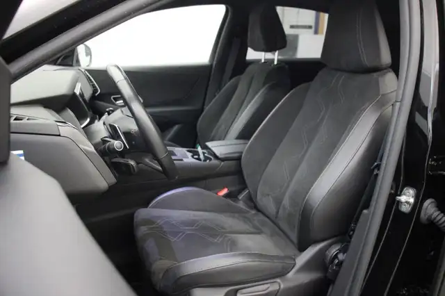 DS Automobiles DS 7 Crossback view 10