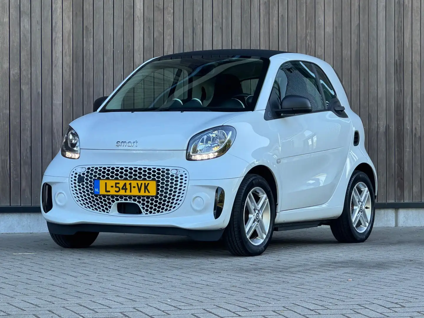 smart forTwo EQ Comfort 18 kWh / Linnen dak / PDC / Cruise / Blanco - 2