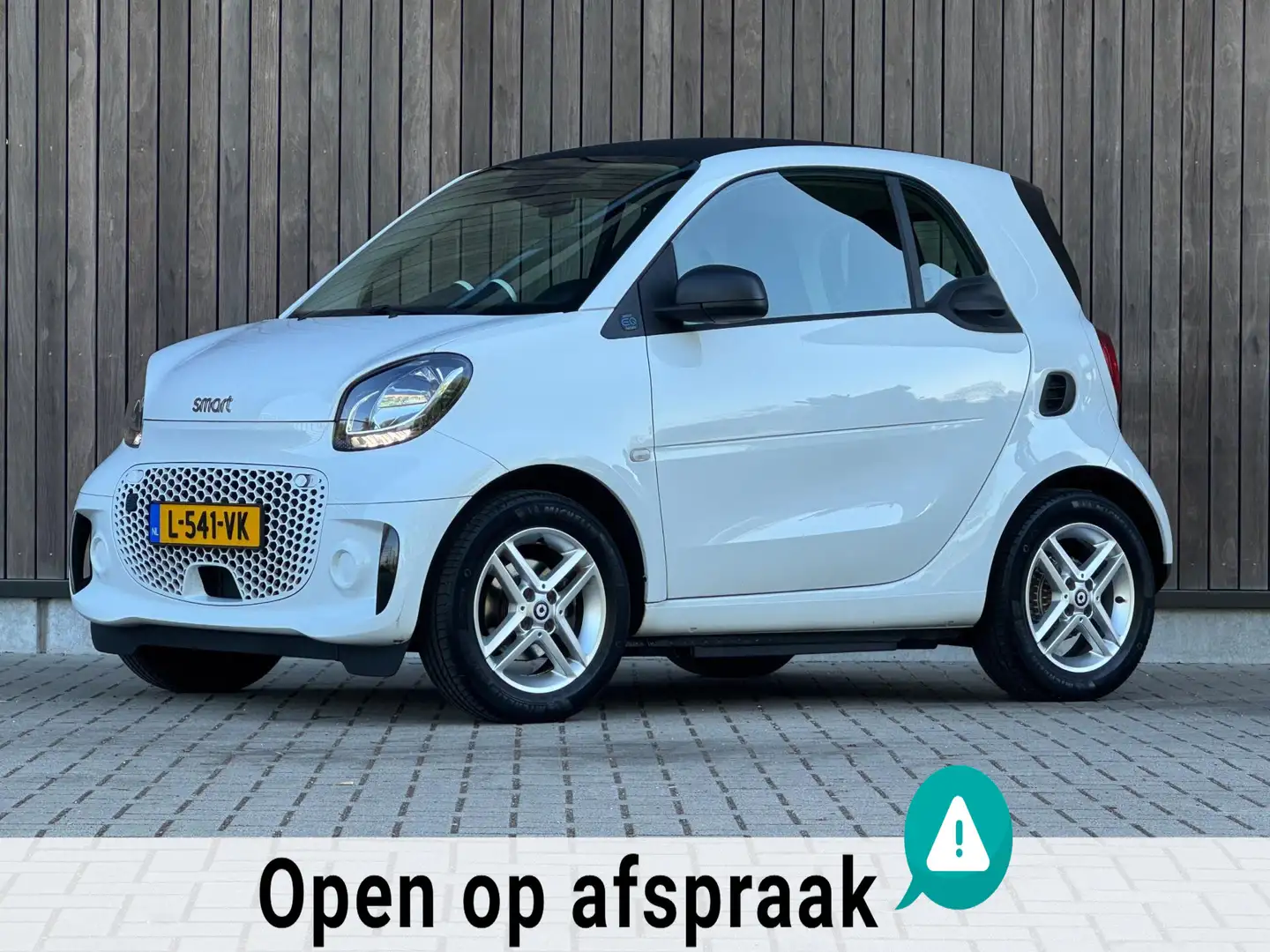 smart forTwo EQ Comfort 18 kWh / Linnen dak / PDC / Cruise / Blanco - 1