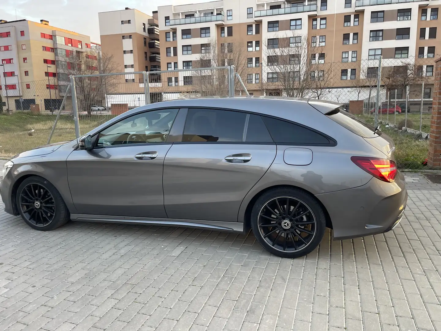 Mercedes-Benz CLA 220 Shooting Brake 220d AMG Line 7G-DCT - 2