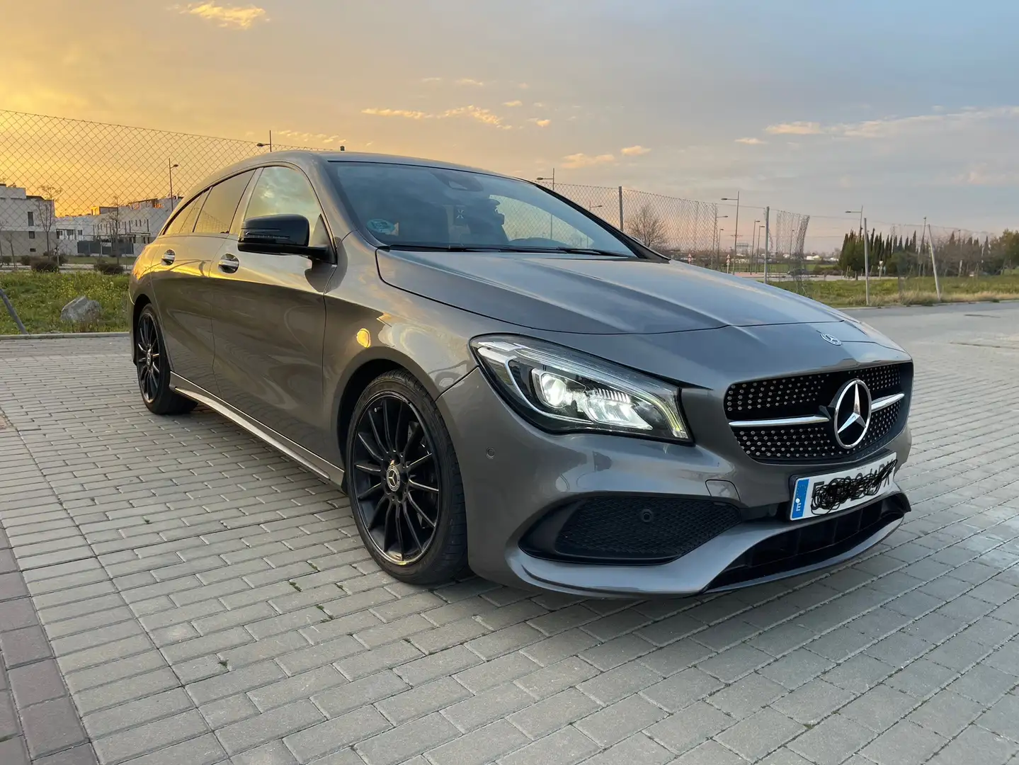 Mercedes-Benz CLA 220 Shooting Brake 220d AMG Line 7G-DCT - 1