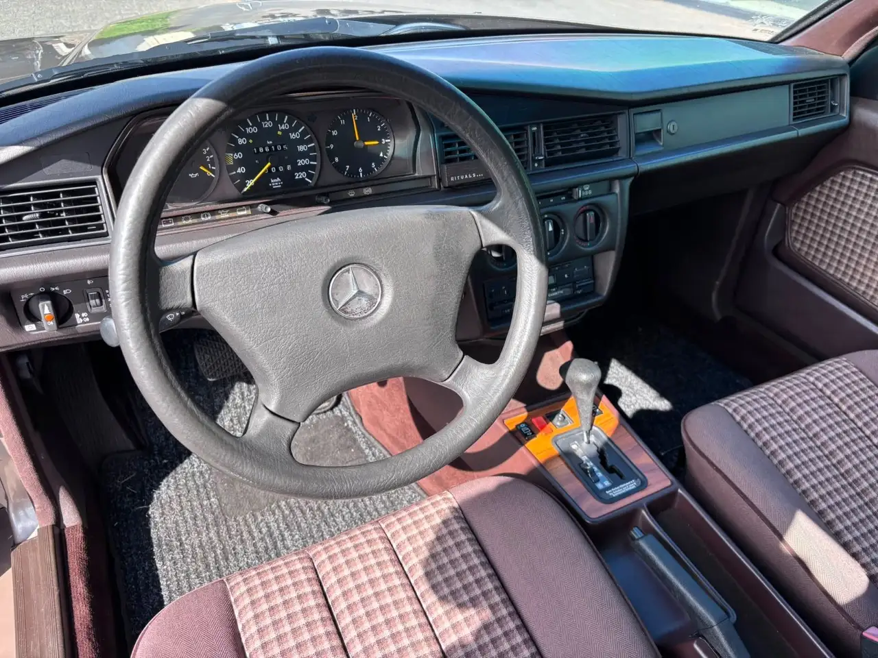 Mercedes-Benz 190 E 1.8 Automatik **GEPFLEGT*AMG STYLING III*, foto 12