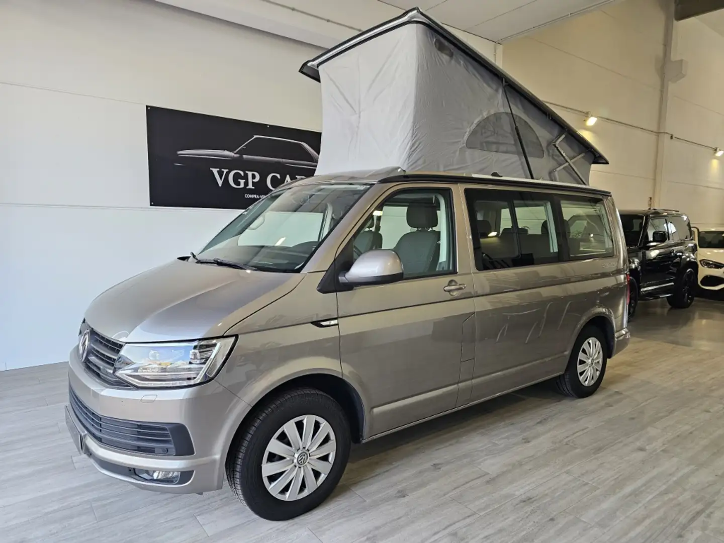 Volkswagen T5 California 2.0TDI BMT Beach DSG 110kw Beige - 1