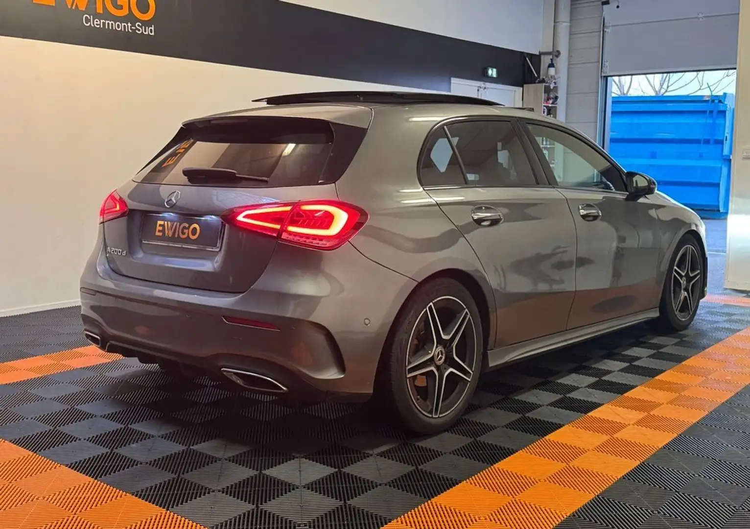 Mercedes-Benz A 200 2.0 200 d 150ch amg line 8g-dct bva-camera de recul-toit ouvrant-entretien constructeur Grau - 2
