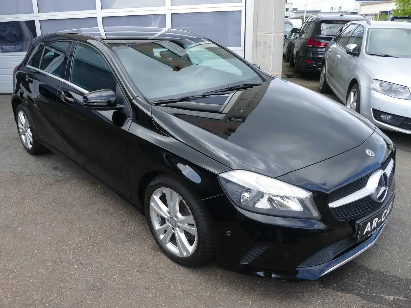 Mercedes-Benz A 180 Klimaautomatik Einparkhilfe Navigation Teilleder Schwarz - 2