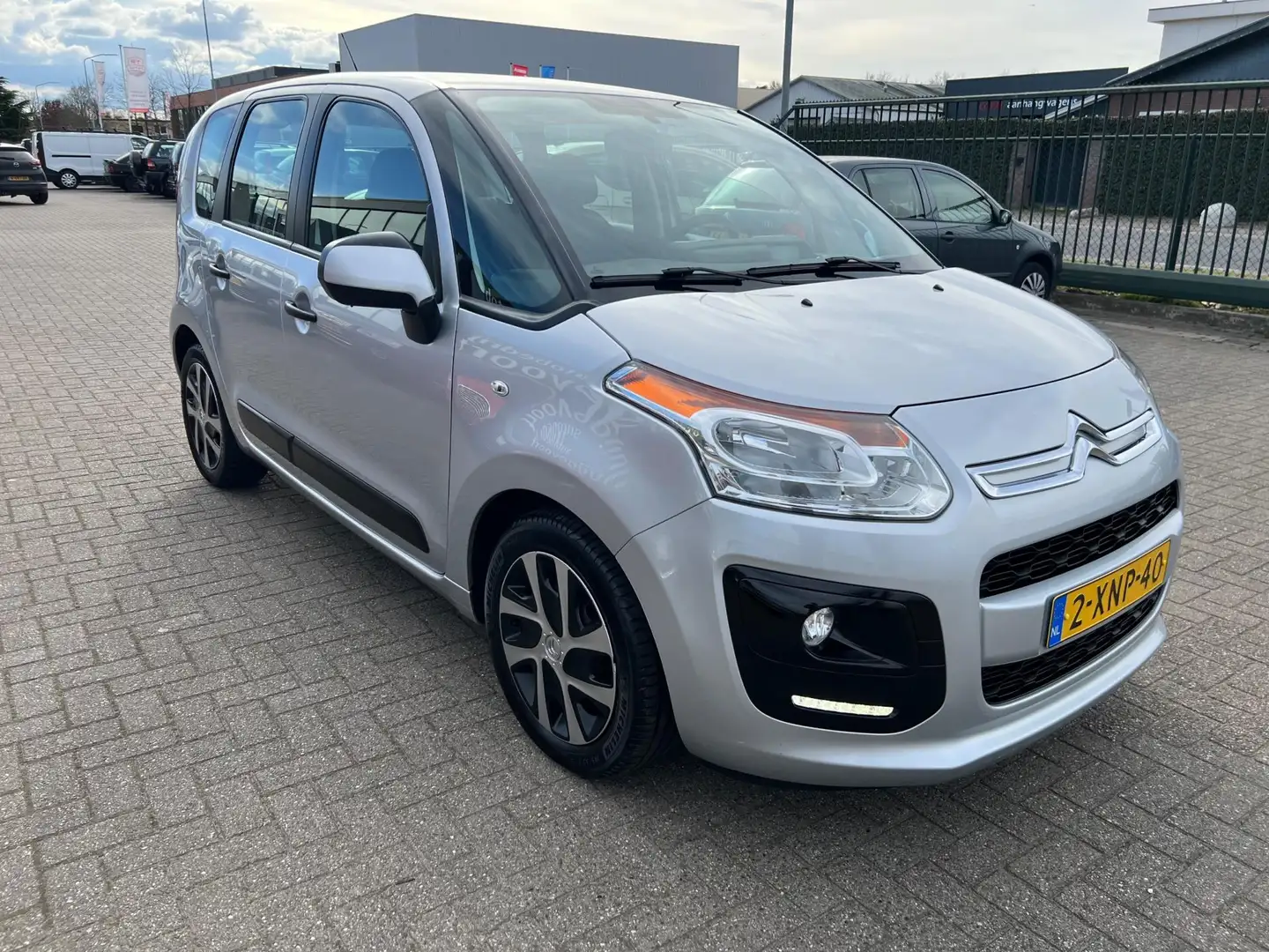 Citroen C3 Picasso 1.6 VTi Tendance Grijs - 2