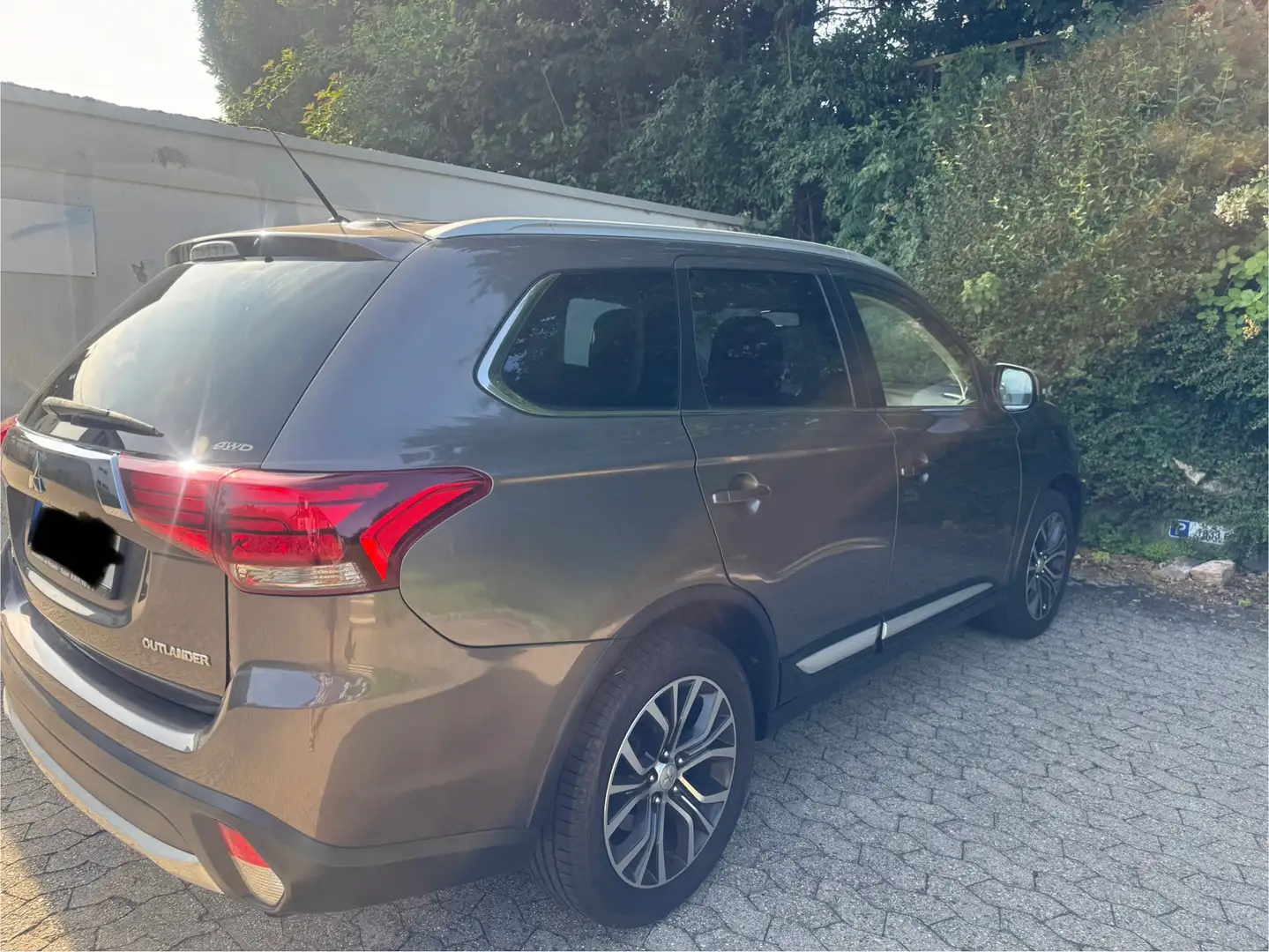 Mitsubishi Outlander SUV-Star+ 4WD Braun - 1