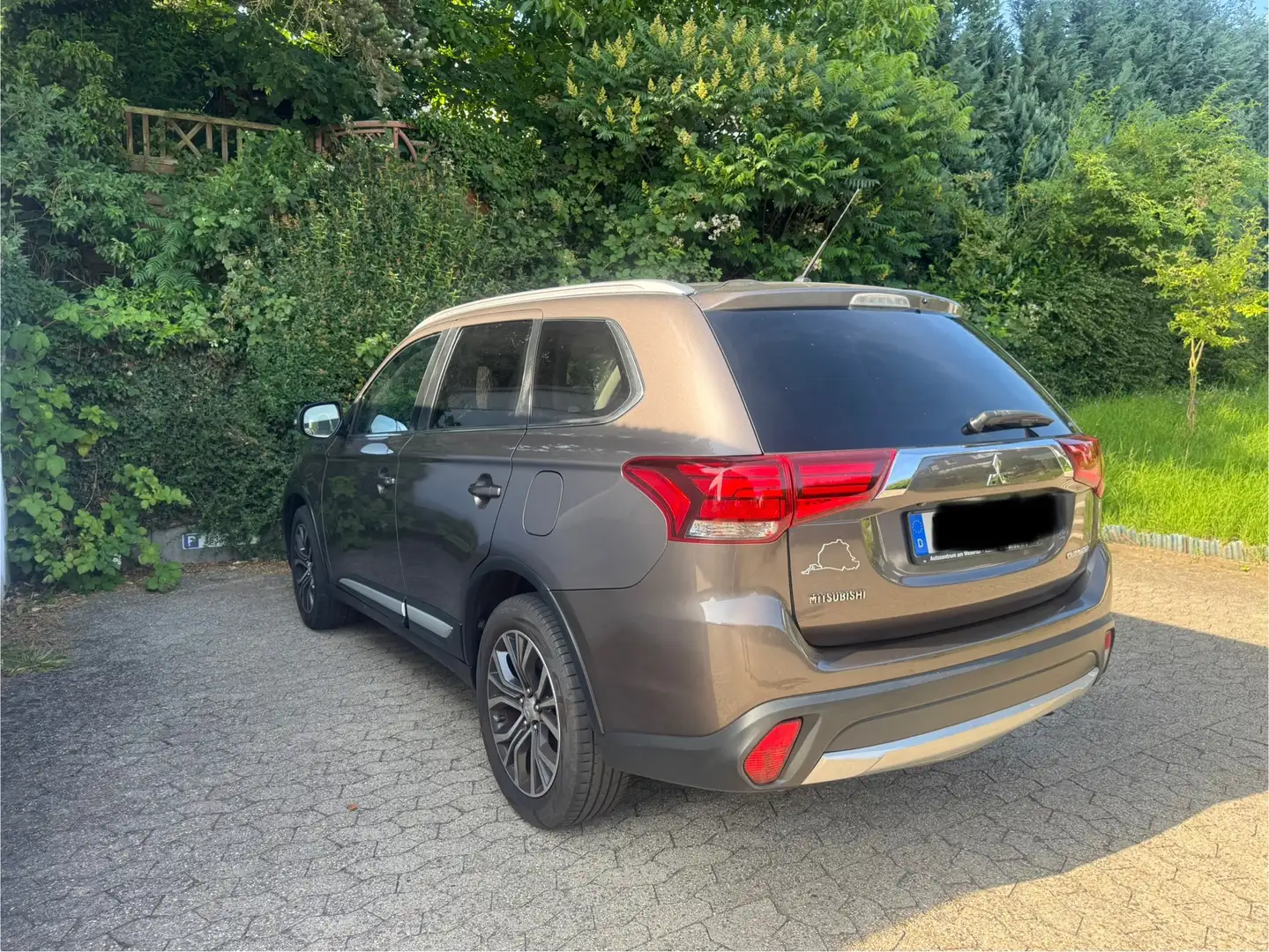 Mitsubishi Outlander SUV-Star+ 4WD Braun - 2