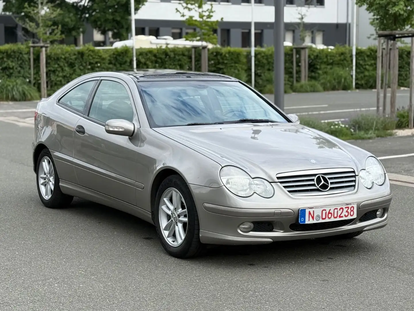 Mercedes-Benz C 220 CDI Sportcoupe *AUTOMATIK*TÜV 03/27*SHZ* Ezüst - 1